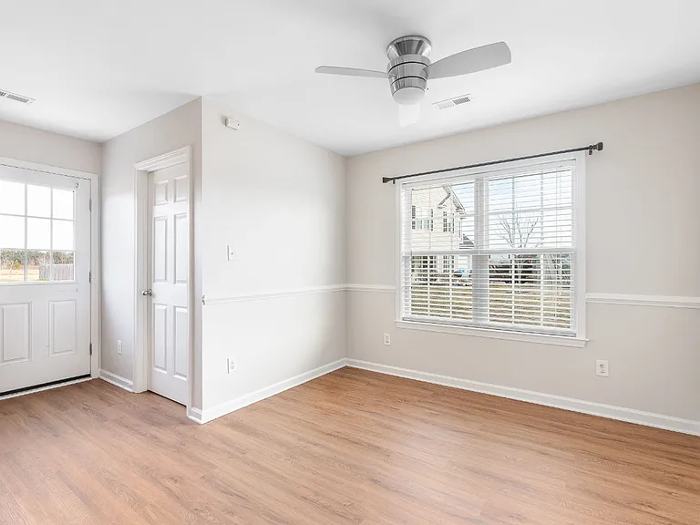 131 Cherry Grove Dr — Photo 5