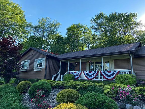 2nd image of 165 Sunny Ln
