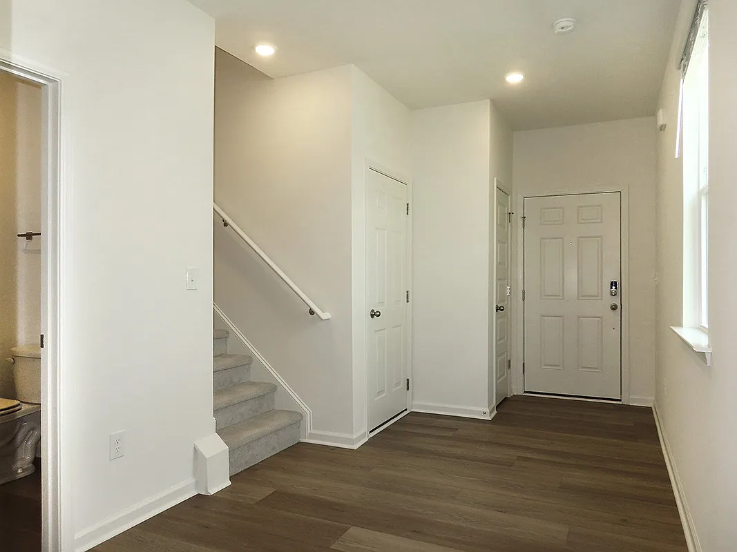3 bed, 1601 sqft, $1,850 — Photo 3