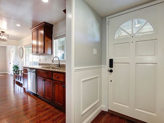 5th image of 5106 Melvin Dr