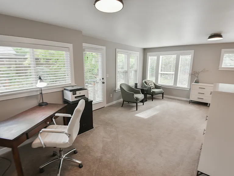 1003 N Marshall St — Photo 29