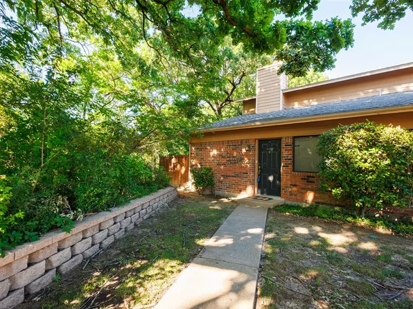 5754 Cedar Creek Dr, Benbrook, TX 76109