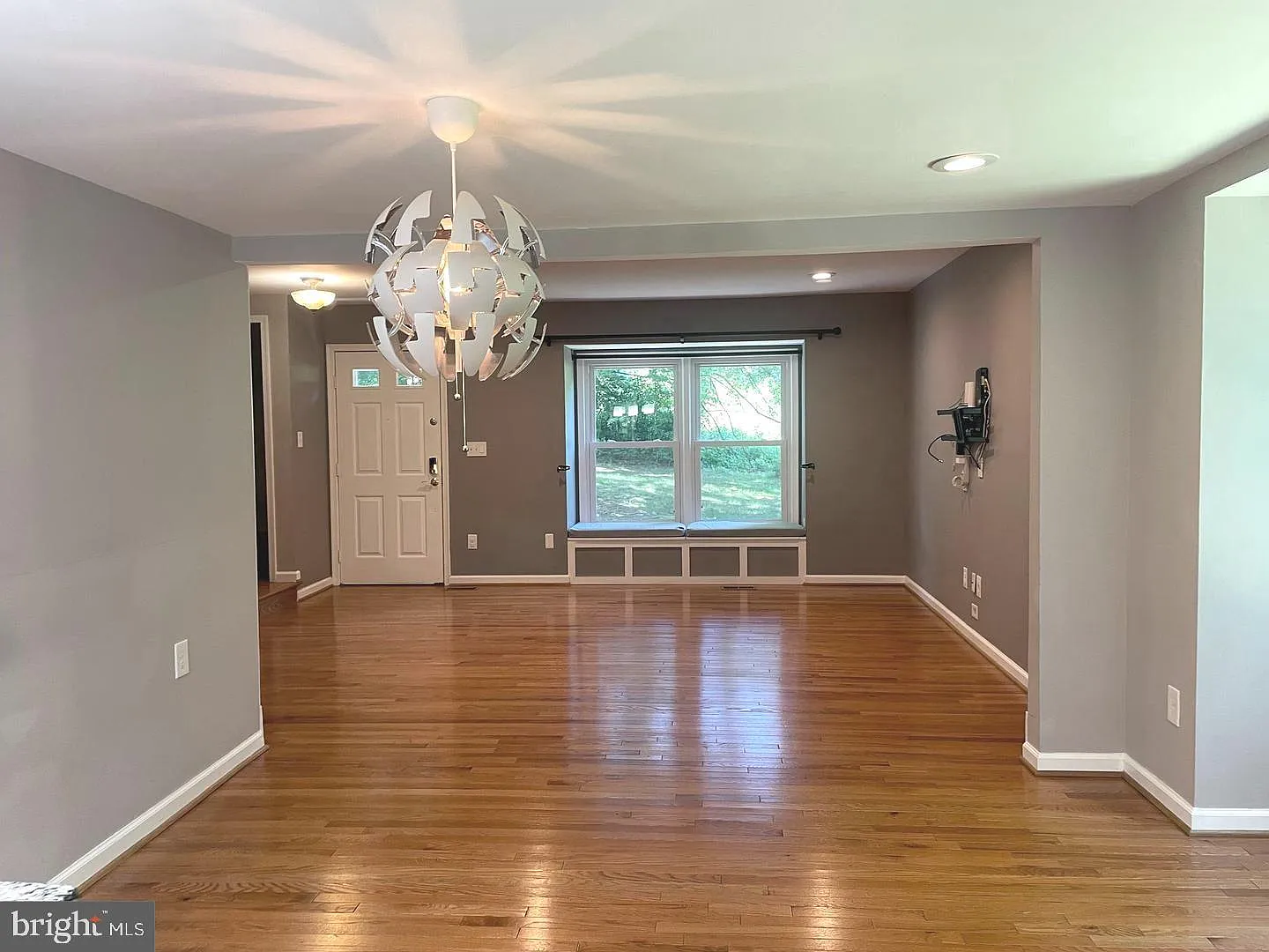 3 bed, 3.5 bath, 2860 sqft, $3,395 — Photo 4