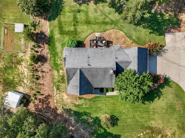 305 Annie Ln, Locust Grove, GA 30248