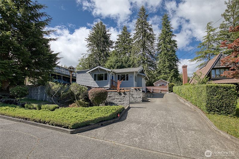 2nd image of 612 9th Avenue