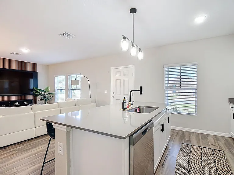 1504 Hummingbird Rd — Photo 6