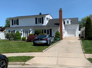 4 Helen Ct, Bethpage, NY 11714