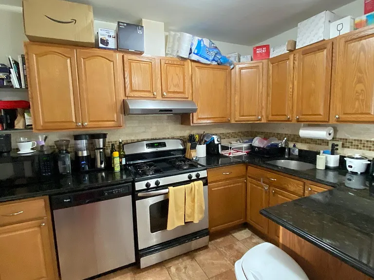 12 Lopez St — Photo 2