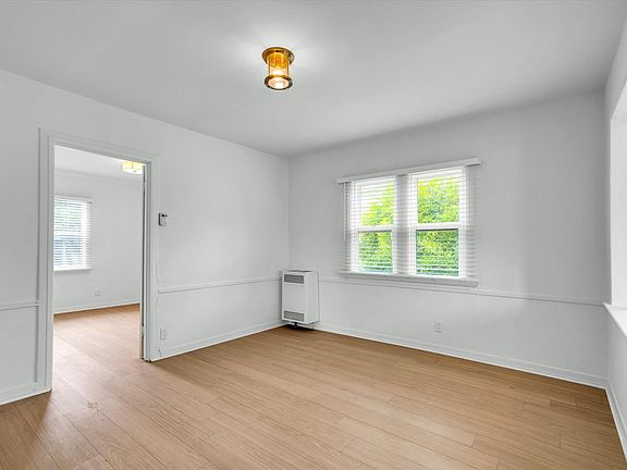 4th image of 1542 Harvard St APT A