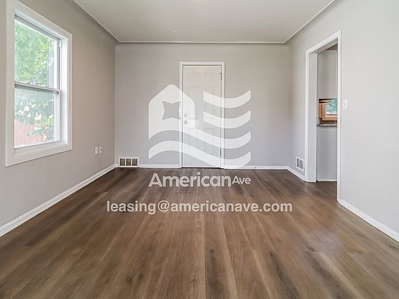 1032021_004_dining_room_5.jpg