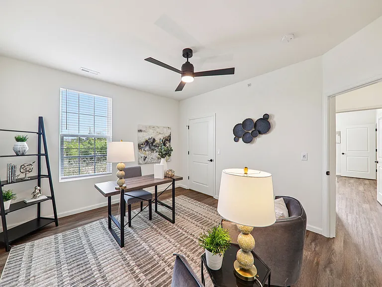 Thornwood Apartments — Photo 17