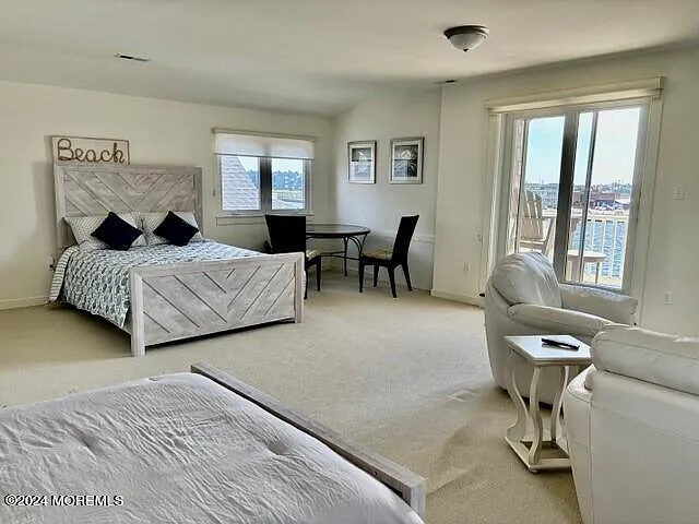 556 Riverside Dr — Photo 32
