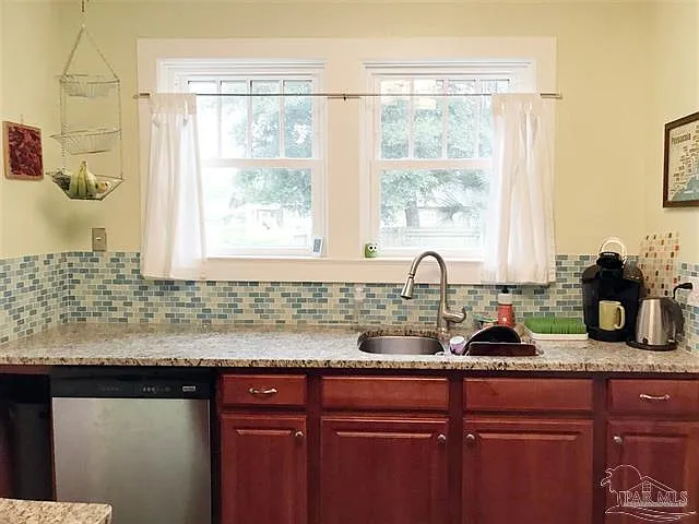 816 W Government St — Photo 10