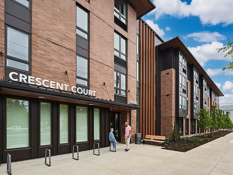 Crescent Court — Photo 8
