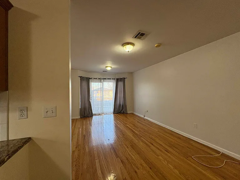37 Reservoir Ave — Photo 10