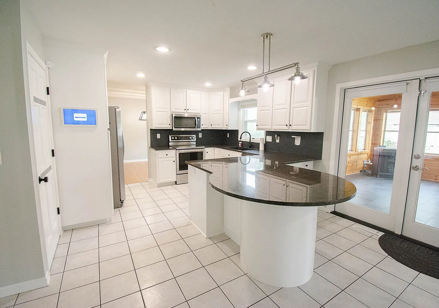 Bright & beautiful 2-story home in Byron! — Photo 3