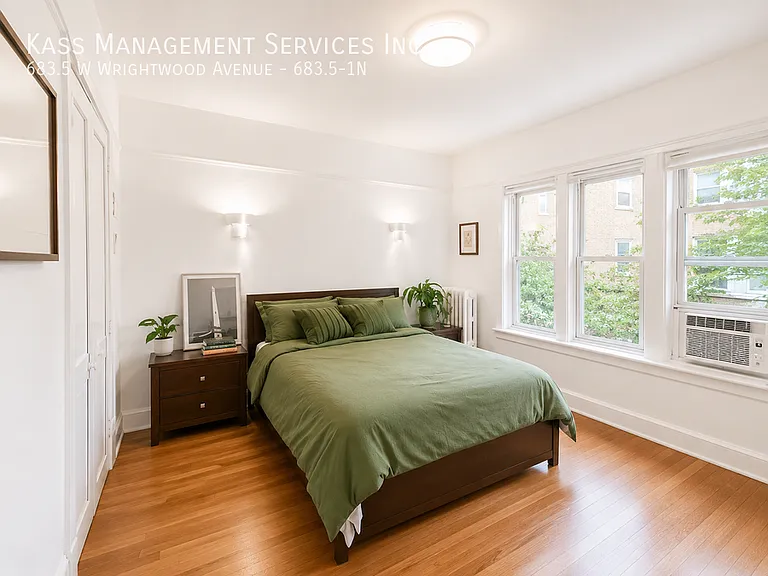 677-685.5 W Wrightwood Avenue — Photo 8
