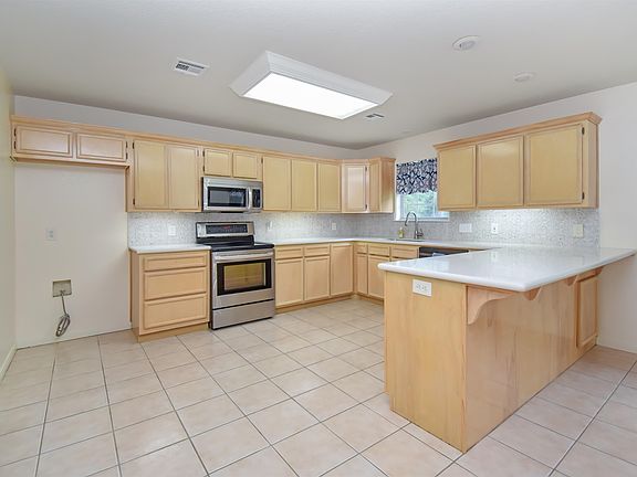 4th image of 320 Pepper Tree Ln