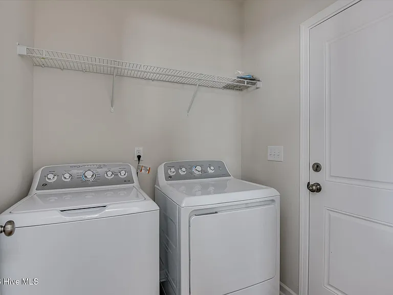 827 Justify Loop — Photo 19