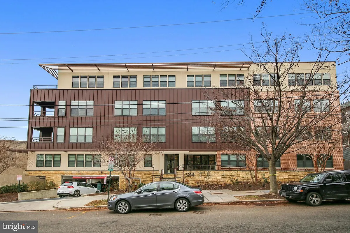 Building Photo - 5201 Wisconsin Ave NW #304