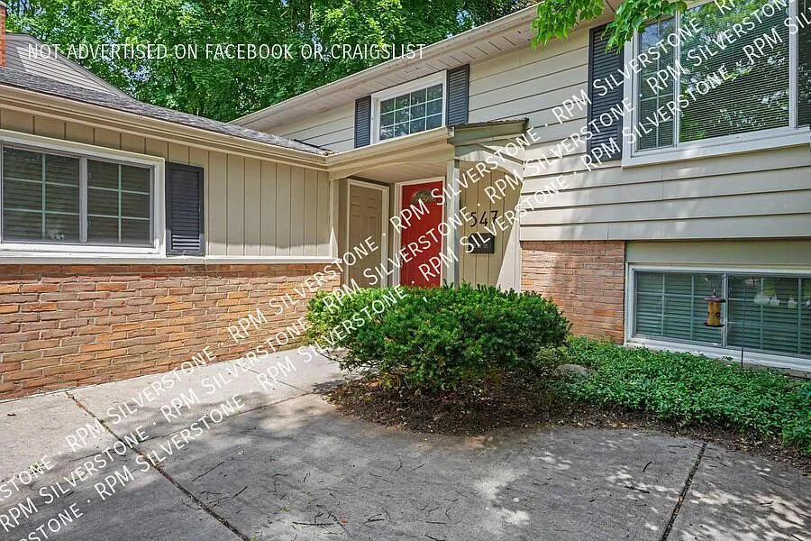 Beautiful Northville Home Available — Photo 4