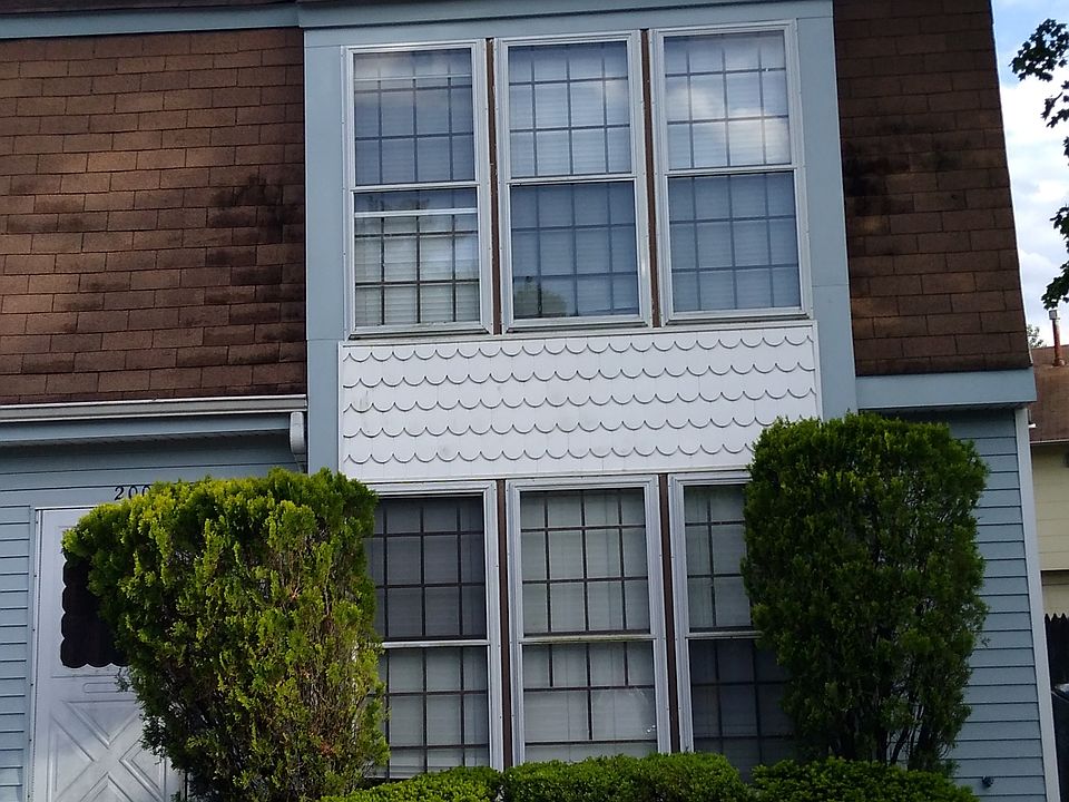 1st image of 200 Williamsburg Ln