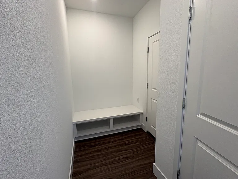 7966 Lamplight Dr — Photo 24