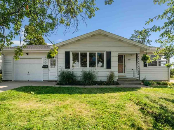 2601 Teresa Dr SW, Cedar Rapids, IA 52404