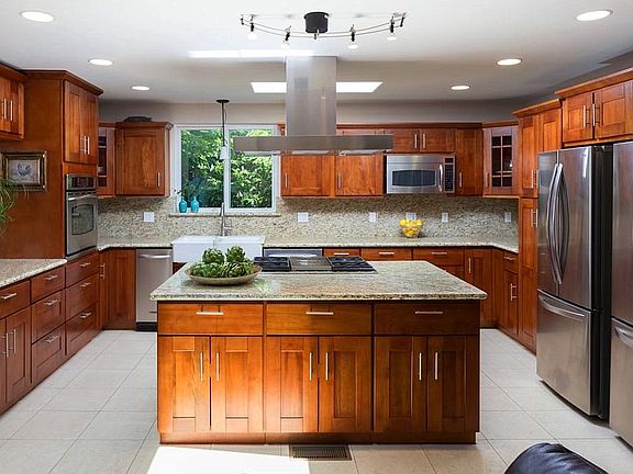 Large Cook's Kitchen with Lots of cabinets and 2 refrigerato