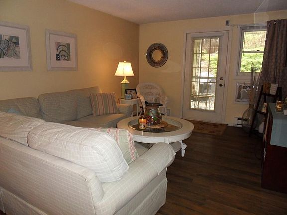 3rd image of 80 Heritage Dr