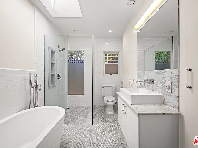1441 N Ogden Dr — Photo 29