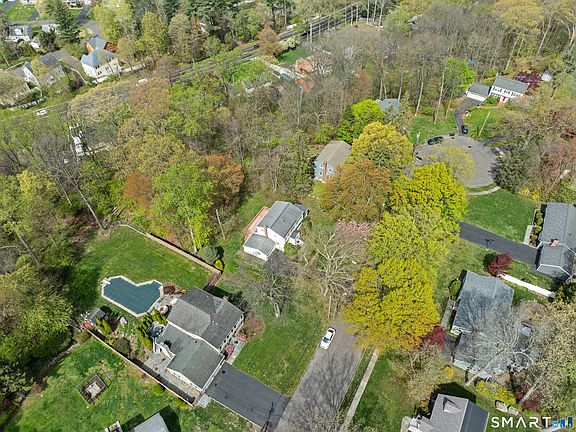 4th image of 251 Shelter Rock Road