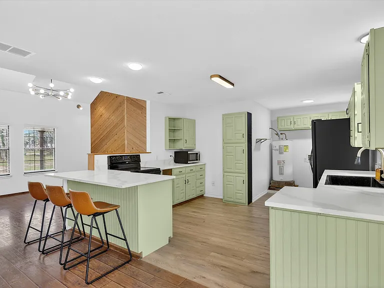 9400 Live Oak Ln — Photo 5