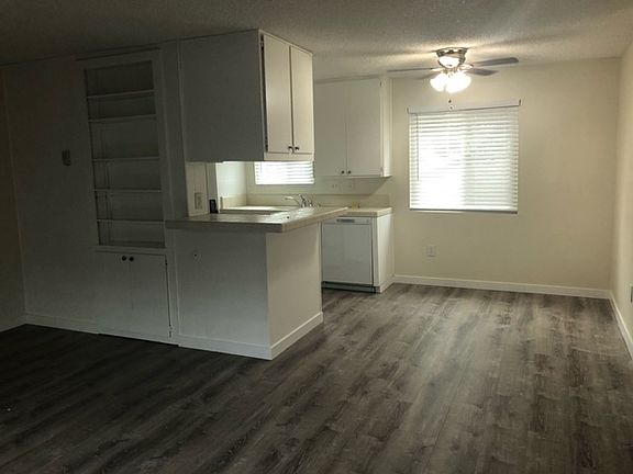 4th image of 4722 33rd St APT 1