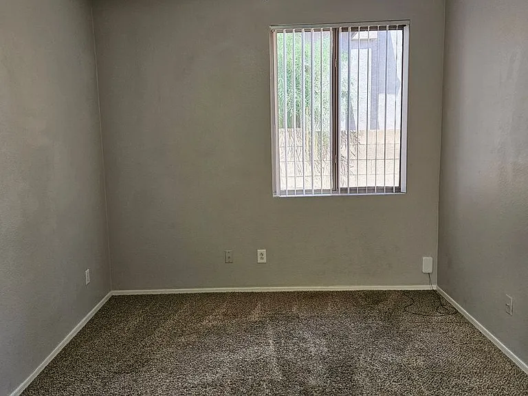 931 E Sherri Dr — Photo 15
