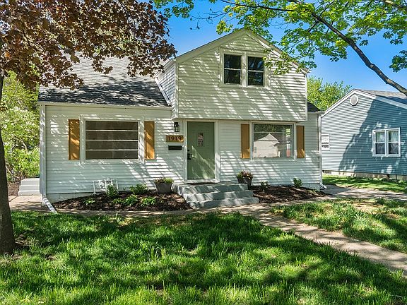 2nd image of 1919 Sharon Ave