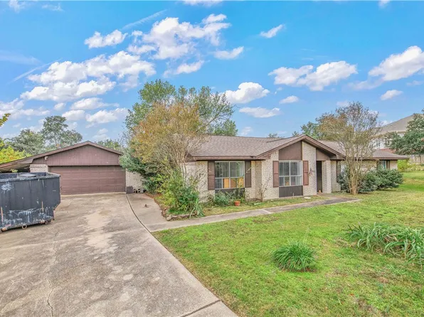 2500 Briarwood Cir, Bryan, TX 77802