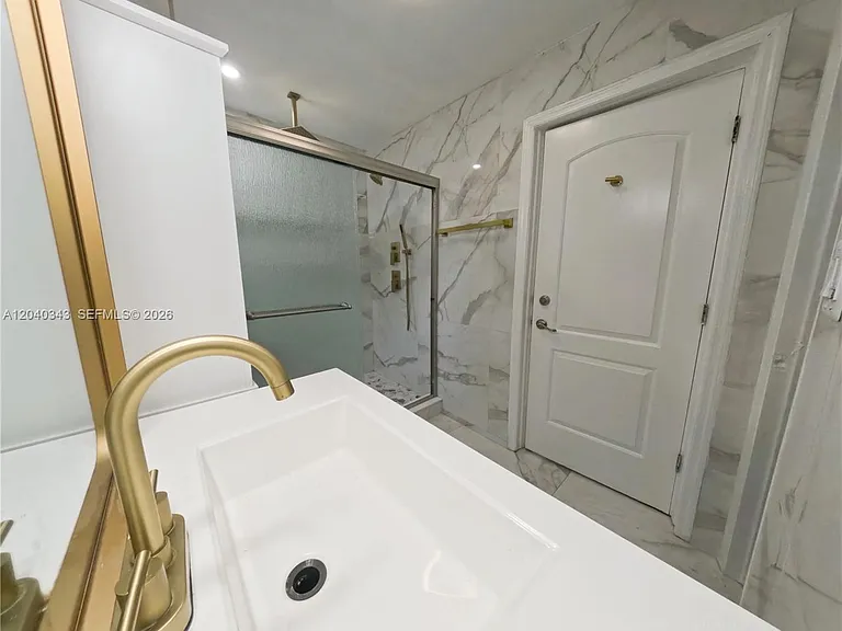 2218 N Harding St — Photo 48