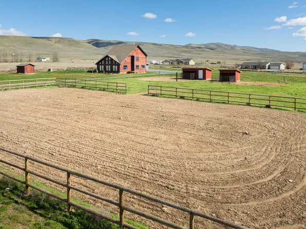 941 Saint Hilaire Rd, Yakima, WA 98901