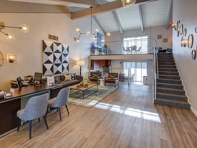 Monaco Lakes Apt — Photo 19