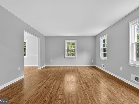 3rd image of 7009 Cold Spring Ln