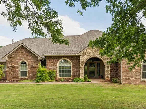 2404 Mission Ridge Dr, Edmond, OK 73025