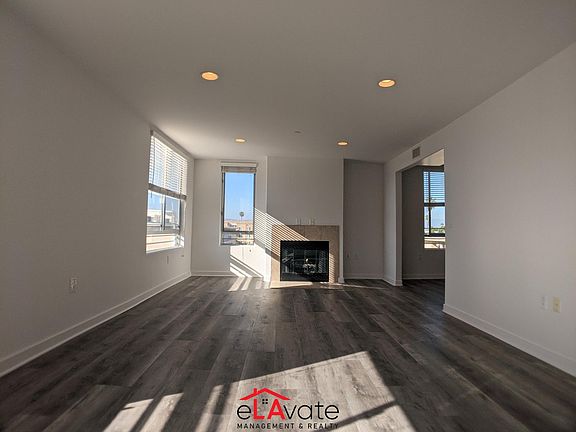 4th image of 5143 White Oak Ave #206