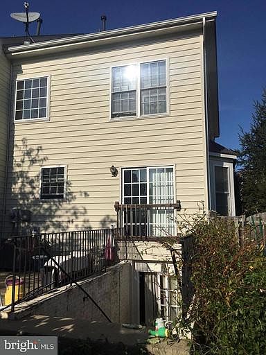 2nd image of 2515 Luckland Way