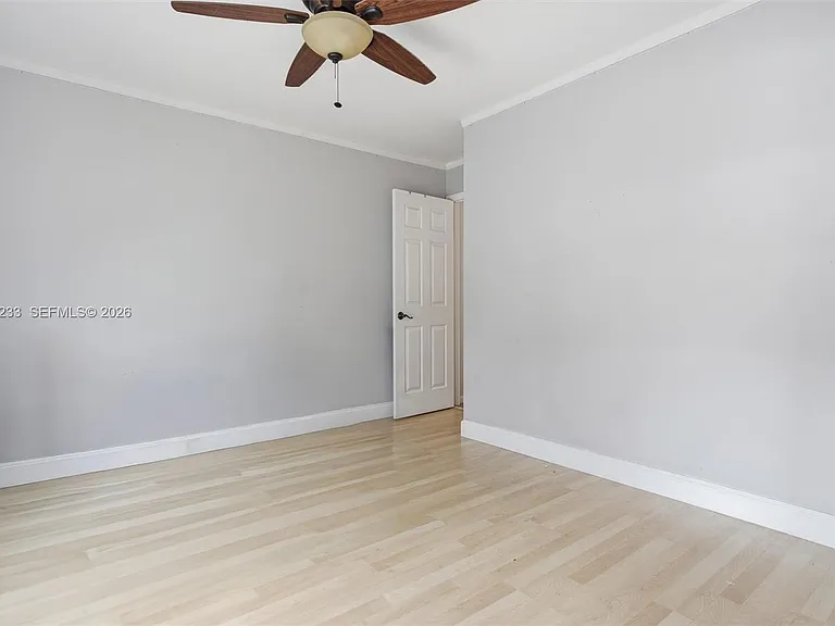 411 Bermuda Springs Dr — Photo 26