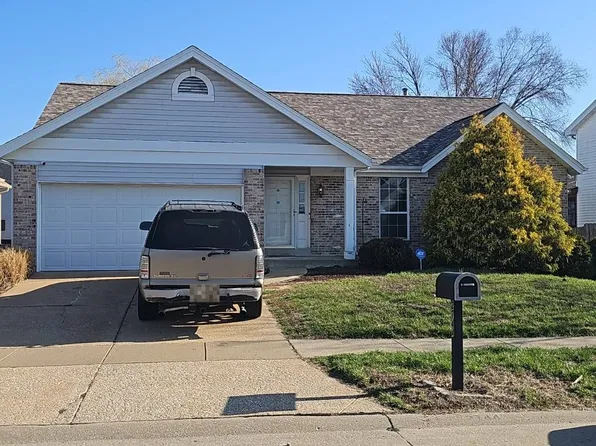 2744 Chapel View Dr, Florissant, MO 63031