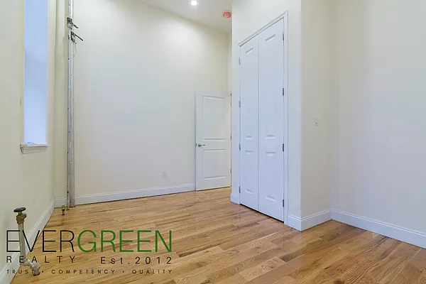 Rented by Evergreen Apartments BK | media 17