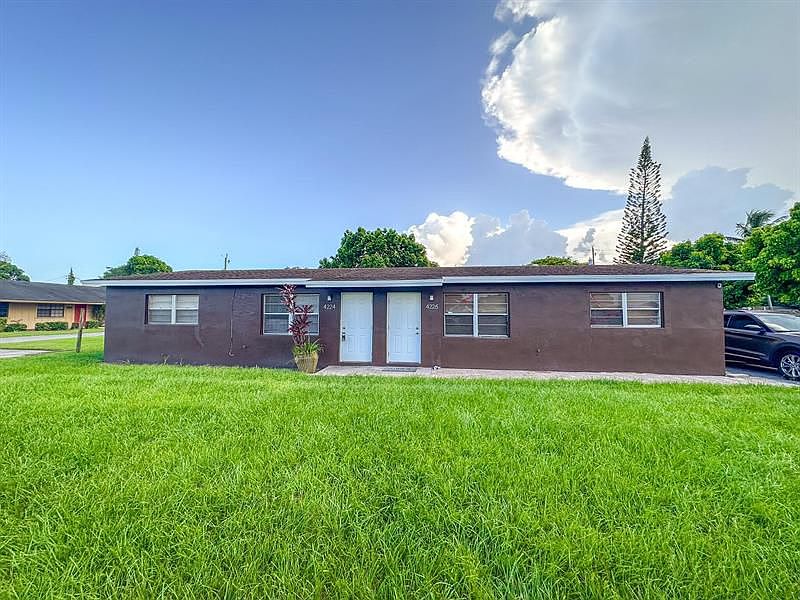 1st image of 4224 Plumosa St