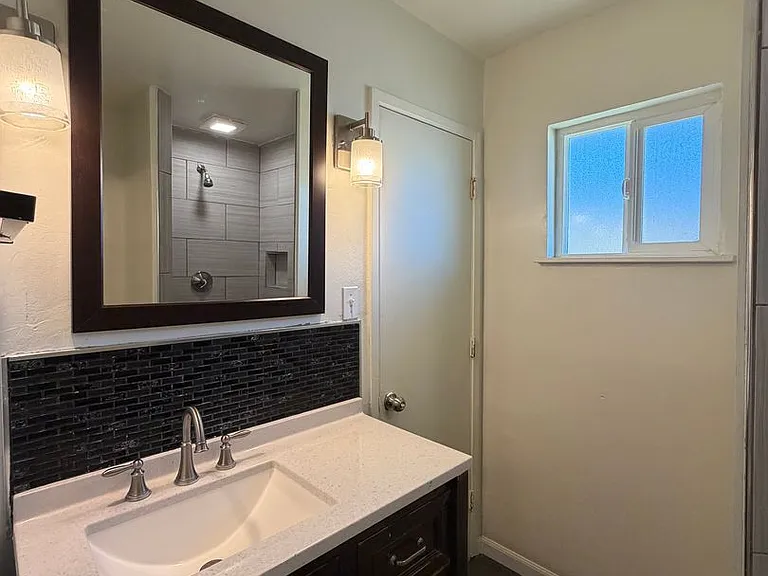 29205 Exeter St — Photo 54