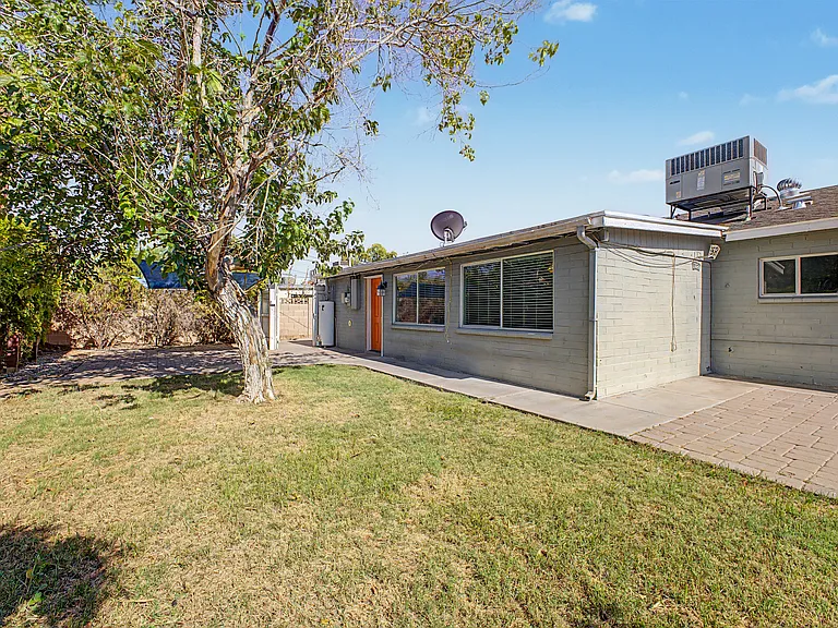 2514 E Campbell Ave — Photo 32